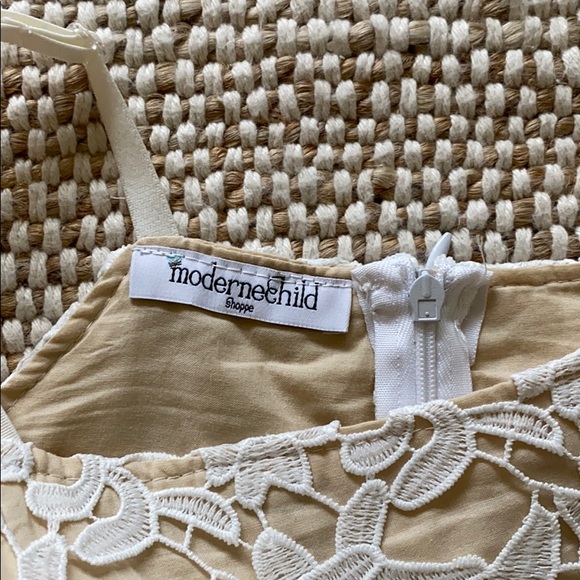 Modern child white lace dress - Picture 2 of 5